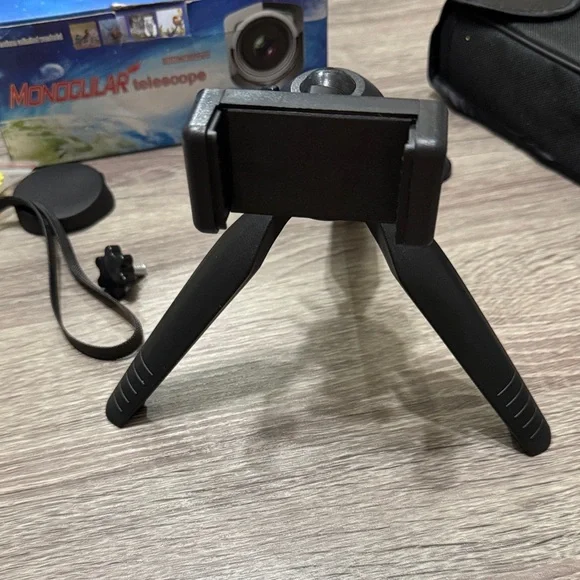 Green Monocular Telescope with Tripod - Picture 2 of 6